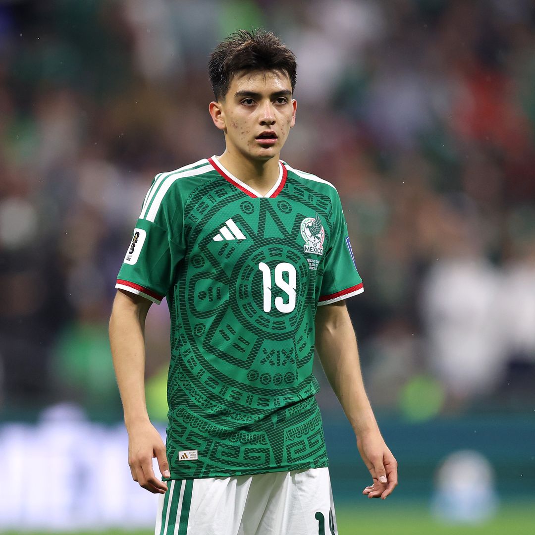 Gilberto Mora durante un partido con la Selección Mexicana